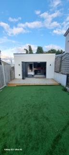 Snowys Guest House - 2