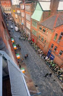 Central Apt , Balcony , Walk to Bars and Shops - 2