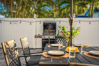 Waterfront Duplex: 3 Blocks to Beach, Hot Tub, SUP - 2