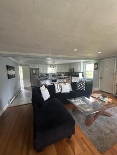 -No2- Sizeable Room in a House - 6 min to Babson College & 4 min to I-95-I90-Route 9 at Needham Boston - 3
