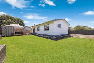 Holiday House in Auckland near Airport & Beach-3 Bedrooms - 0