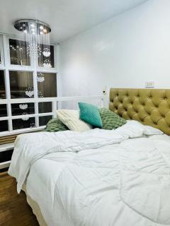 Near Airport and Beach Modern Loft with Pond - 0