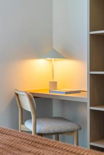 Stylish 1BR Pool, Gym & City Views - 9