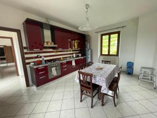 Villa Belpoggio 2BR Apartment with 15m Pool, Vineyard Views & High-Speed WiFi - 4