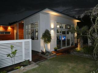 Central Napier Location 3 Bedrooms - Sleeps 5 - 6