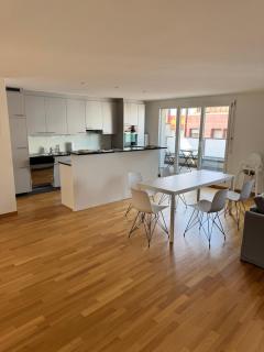 Penthouse Loft with Rooftop Terrace 50sqm, Hot Tub, Open Modern Kitchen, 2 BR, City Center - 1