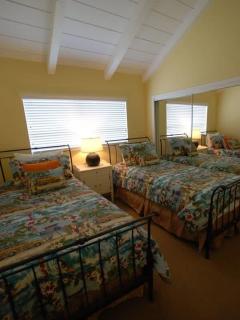 3112 W Oceanfront B - 4 Bdr Beachfront Upper Unit With Ocean Views - 4