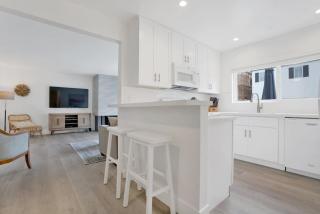 Beautiful Beachy Vibes, 1 House To The Sand home - 5