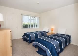 Budget-Friendly 2BR Near the Beach home - 7