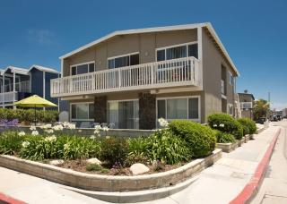 Budget-Friendly 2BR Near the Beach home - 8