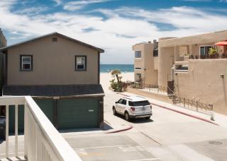 Budget-Friendly 2BR Near the Beach home - 3