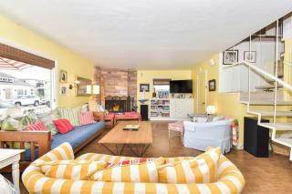Newport Bay Cottage with Spacious Patio- 319 home - 9