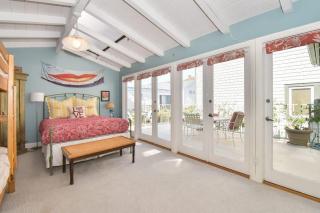 Newport Bay Cottage with Spacious Patio- 319 home - 7
