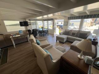 Spacious 4 Bedroom 3 Bath home - 8