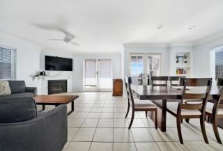 Value Beachfront withLarge Patio On The Bike Path apts - 5