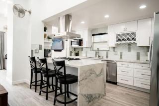 Gorgeous Modern Oasis, Steps to the Beach home - 7