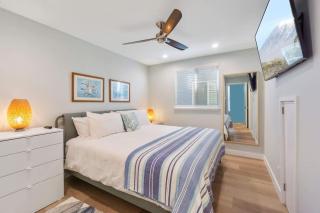 Bright & Renovated Just Steps from the Beach-120 A home - 3