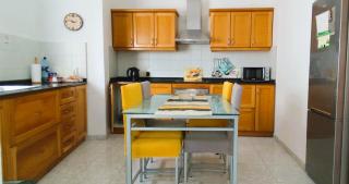 Bright Central Apartment Close to Shore - 6