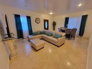 Modern 2 Bedroom Apartment Near Cedars Sinai, Rodeo Drive & Top LA Attractions - 6