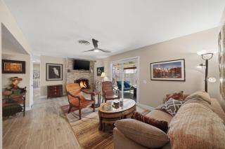 The Peacock Villa - Designed for Extended Stays, Relocations & Groups, Pet Friendly! - 9