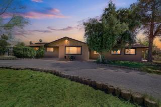 The Peacock Villa - Designed for Extended Stays, Relocations & Groups, Pet Friendly! - 6