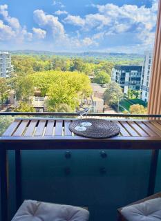 Luxury Sky-High Apartment, Panoramic Views, Walk to Dining & Light Rail, Free Parking - 6
