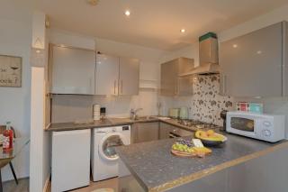 2BR Detached Home with Free Parking, Fast WiFi & Dart Board - 1