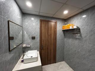 Entire 2BR Apartment 133m2 Near Lotte,West Lake - 1