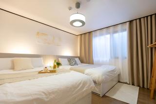 Refresh Seongsu 2BR House with Dining Room for 5 Near Seoul Forest Station - 0