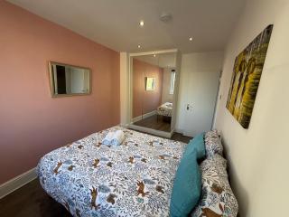 2 Bedroom Apartment, Edgware Road - 0