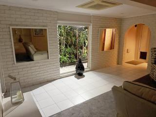 Retro on Crombie Pool Bar and Walk Everywhere - 4