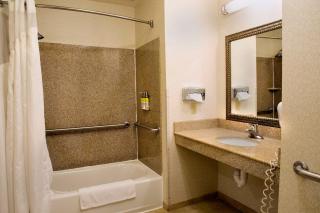Holiday Inn Express Hotel & Suites Center by IHG - 4