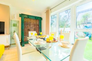 6BR Luxury Detached Mansion With Games Room & Hot Tub & Free Parking & Fast WiFi - 4