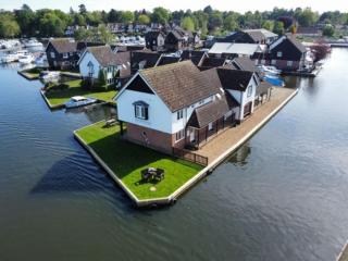 Sandringham Cottage, riverside cottage Wroxham - 0