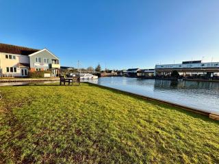 Sandringham Cottage, riverside cottage Wroxham - 1