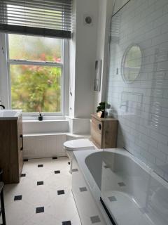 Hollyhocks Holiday Home- 2 bedroomed ground floor apartment sleeps 5 - 5