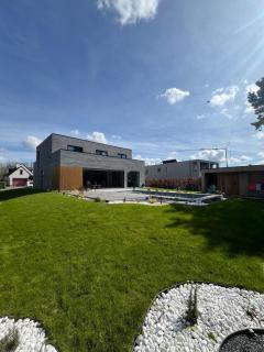 Executive Villa with pool - 9