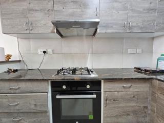 Stunning Central Apartment with Pool & gym - 4