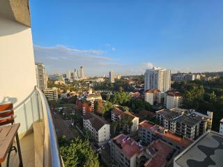 Stunning Central Apartment with Pool & gym - 3