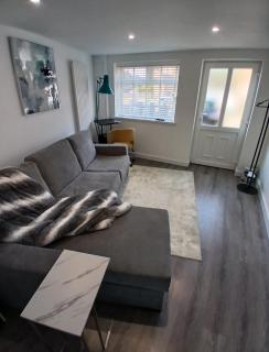 Moodyscroft Homestay, NEC, BHX, Resorts world, HS2, JLR - Netflix - 8