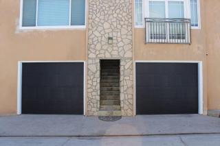 Charming Back Unit Studio On Peninsula with Parking home - 4