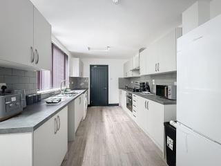 PLUS Properties Eastwood 4-Bedroom Ensuite - 6
