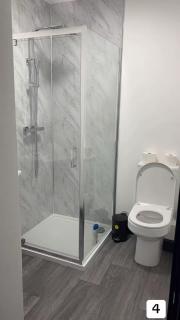 PLUS Properties Eastwood 4-Bedroom Ensuite - 2