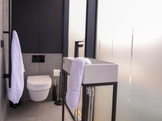 Luxury Mirror Cabin with Hot Tub & Sauna - 3