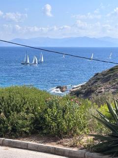 Rafina's PARADISE VIEW!!Walking access to the Port!!! Amazing Seaview!!!Steps from the Beach, 2 min walk!!WIFI 300Mbps! The Lux Seaside Retreat! - 9