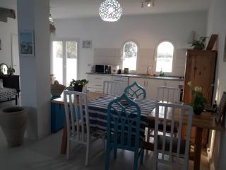 Charming villa with lovely garden & great pool - 5
