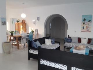Charming villa with lovely garden & great pool - 7