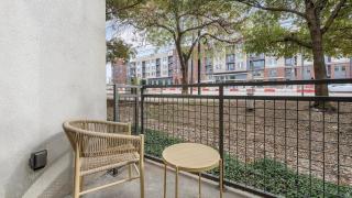 Landing Stylish 1BD Courtyard Gym - 1