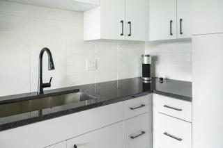 Landing Stylish 1BD Gym Courtyard - 2