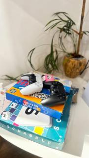 Penthouse Loft Suite in Putney, PS5, 60"TV, Netflix, Sleeps 6, ideal for relocators and professionals - 9